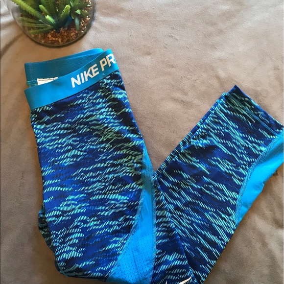 Nike Hypercool Blue Camo Capris - Picture 1 of 3